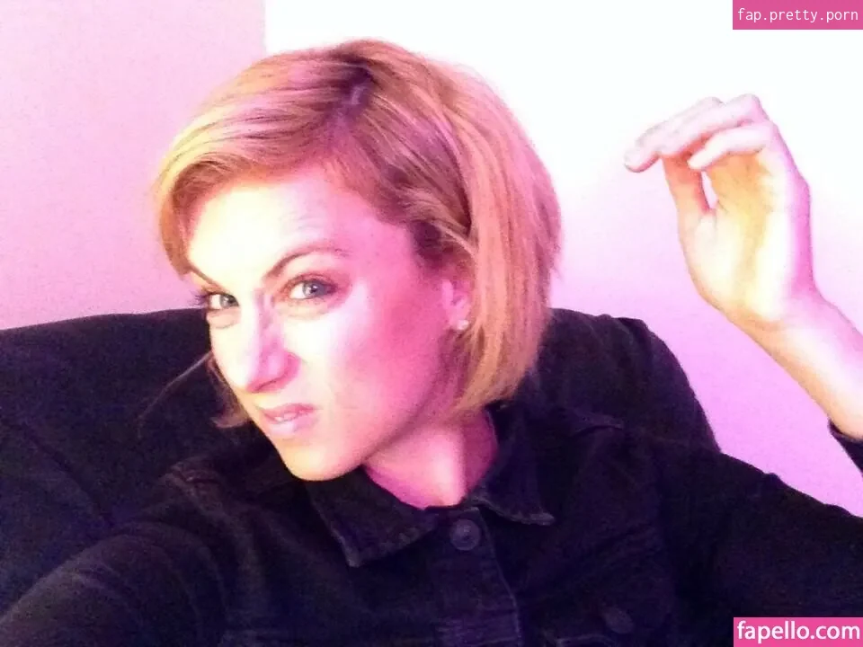 Iliza Shlesinger - Photo #04