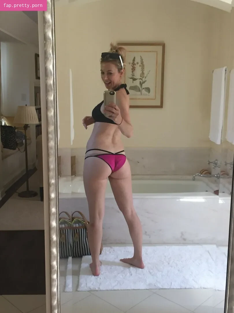 Iliza Shlesinger - Photo #06