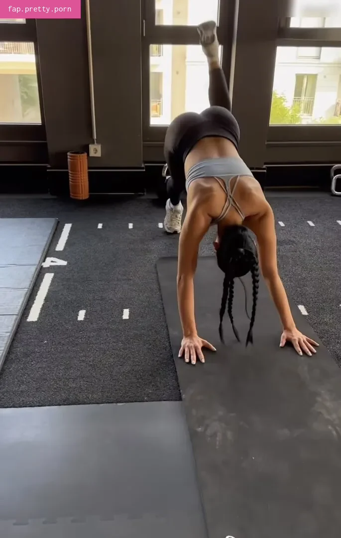 Ivana Santacruz - Photo #33