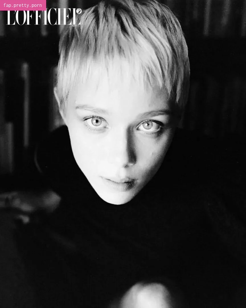 Ivanna Sakhno - Photo #16
