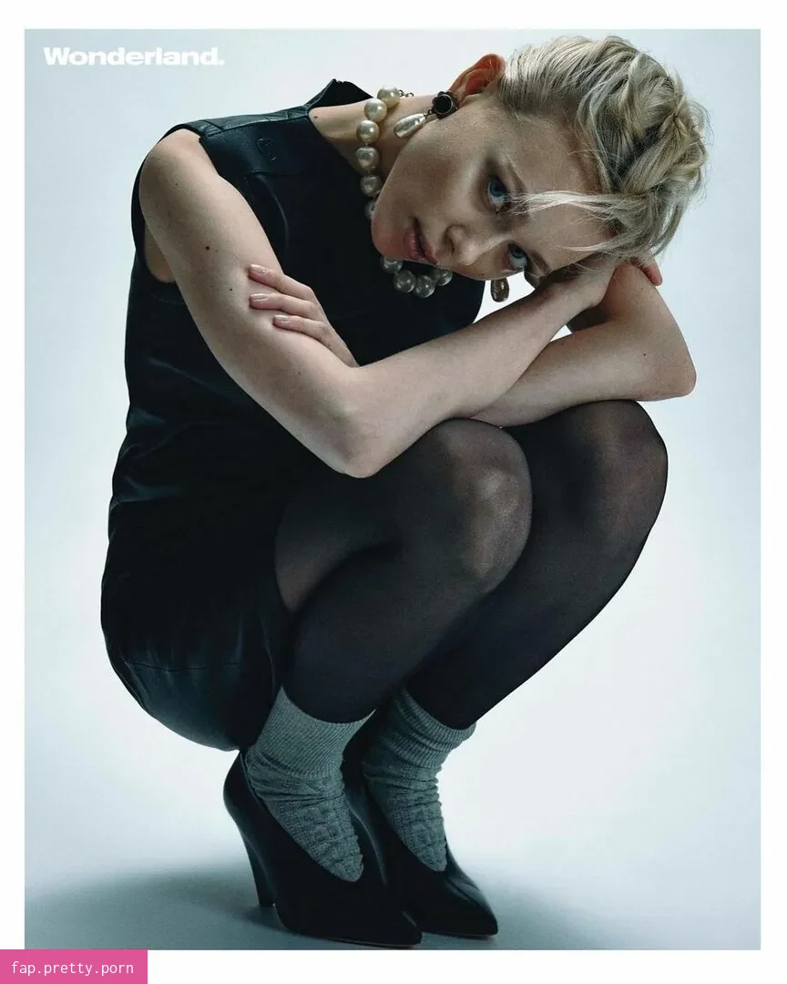 Ivanna Sakhno - Photo #28