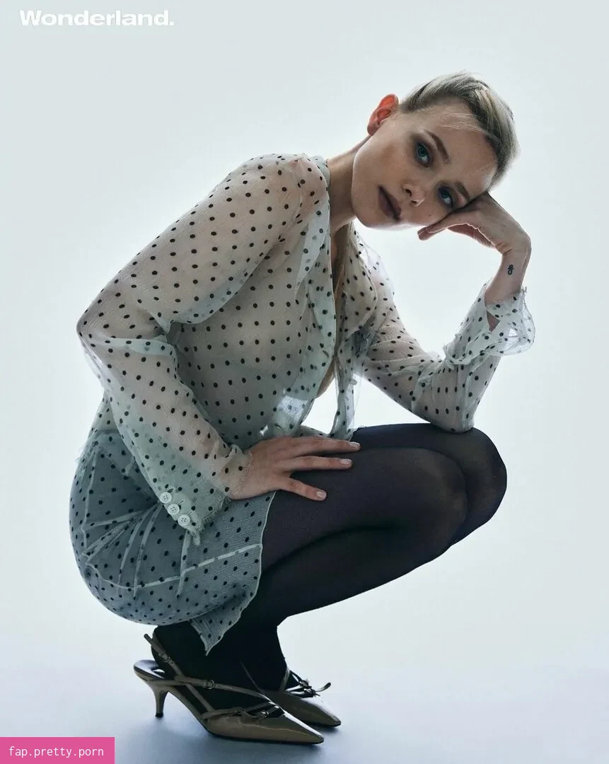 Ivanna Sakhno - Photo #32