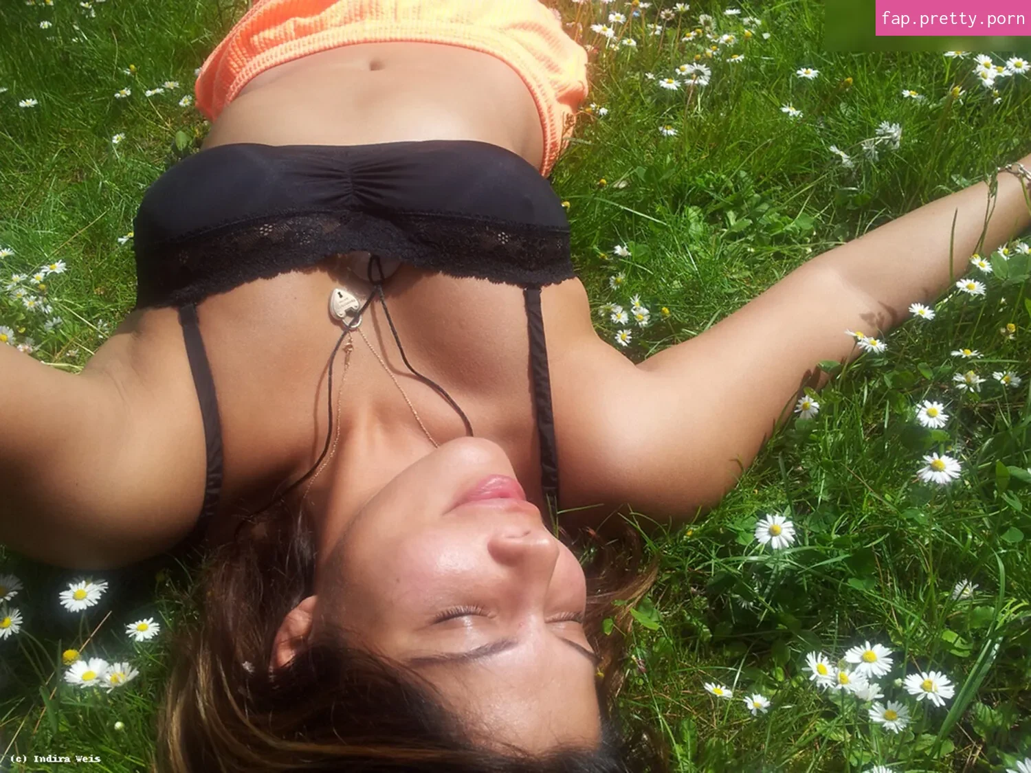 Indira Weis - Photo #05