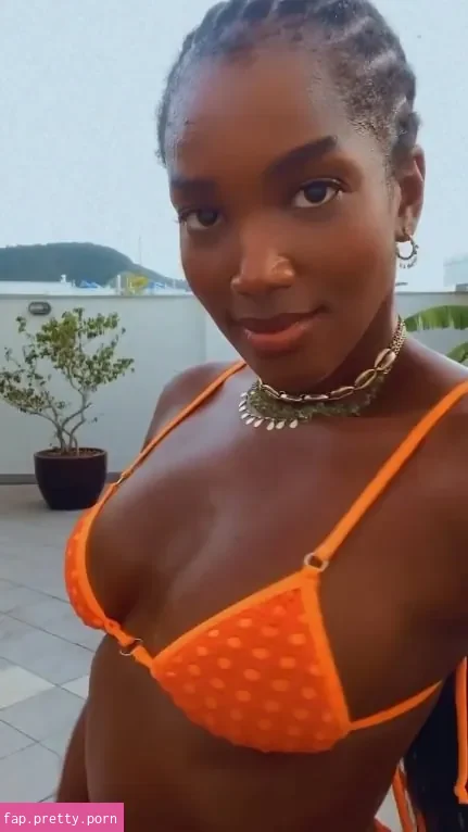 IZA - Photo #16