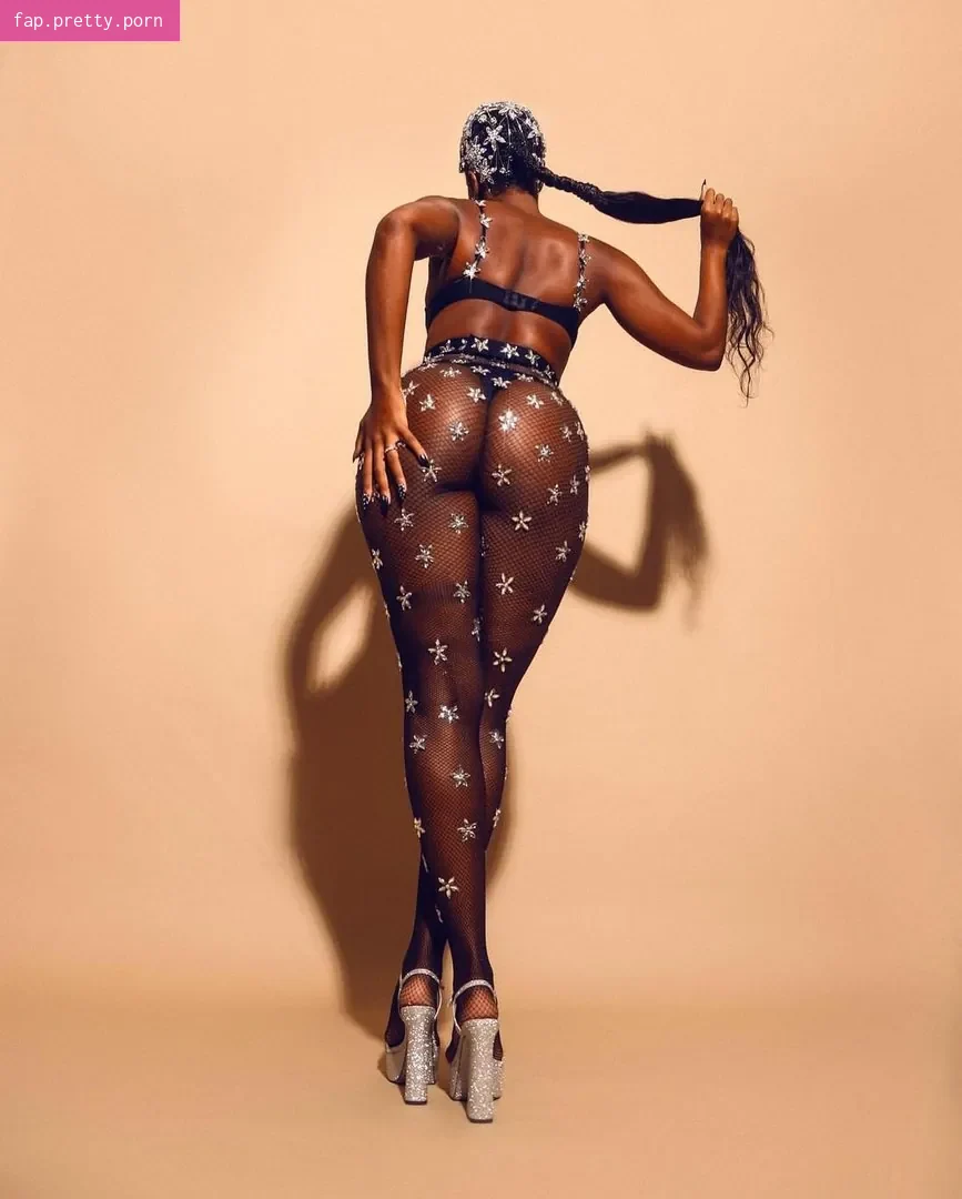 IZA - Photo #30