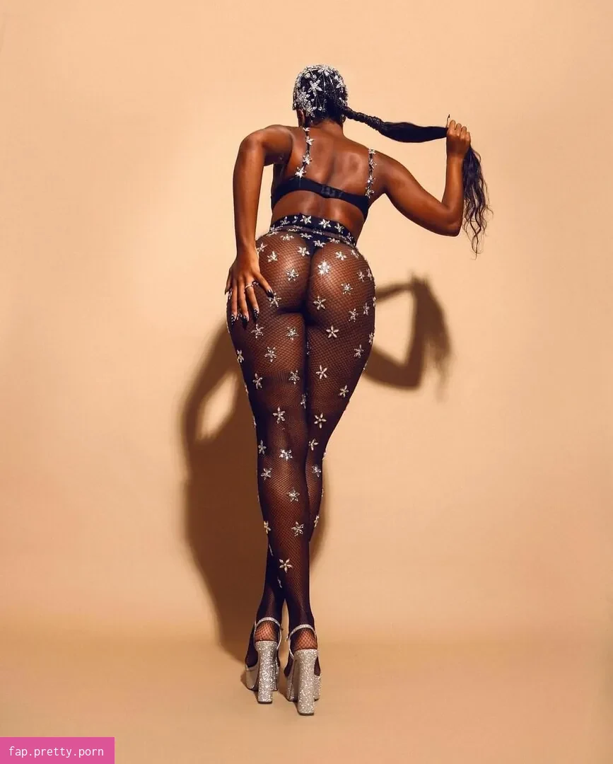 IZA - Photo #78