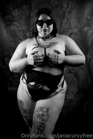 janacurvyfree