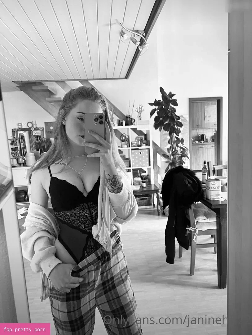 Janinehft22 - Photo #01