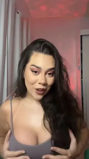 Julia Alvarenga