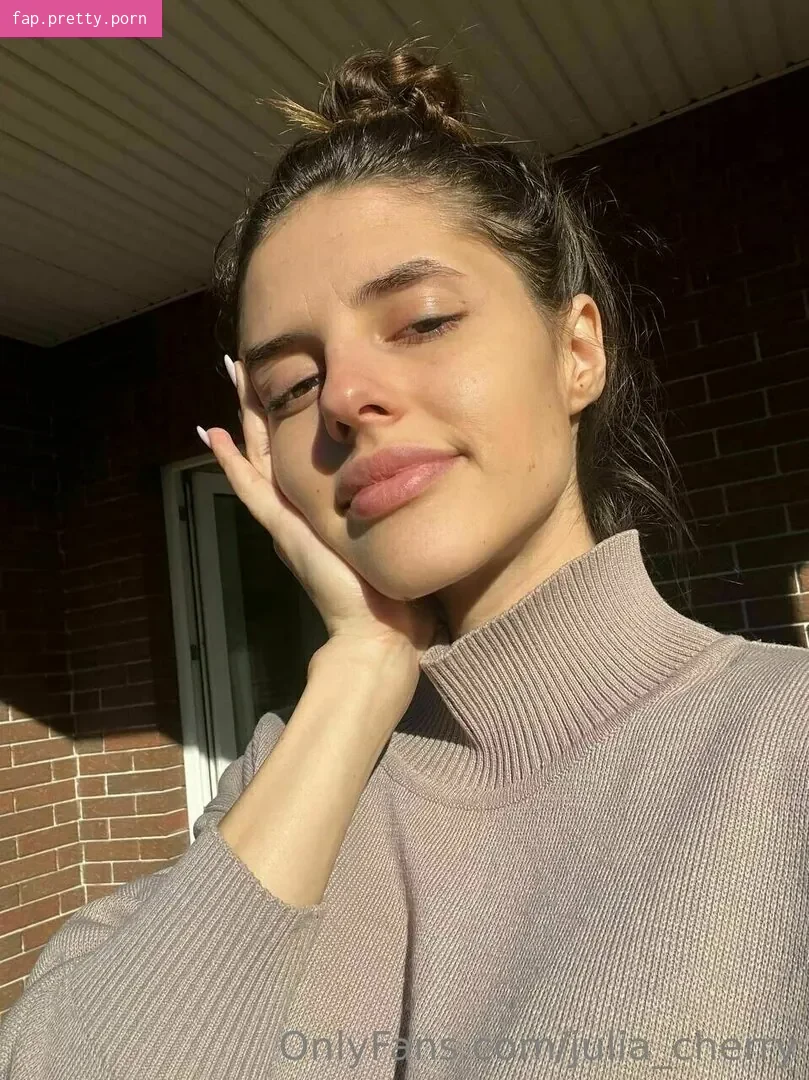 julia_cherry - Photo #01