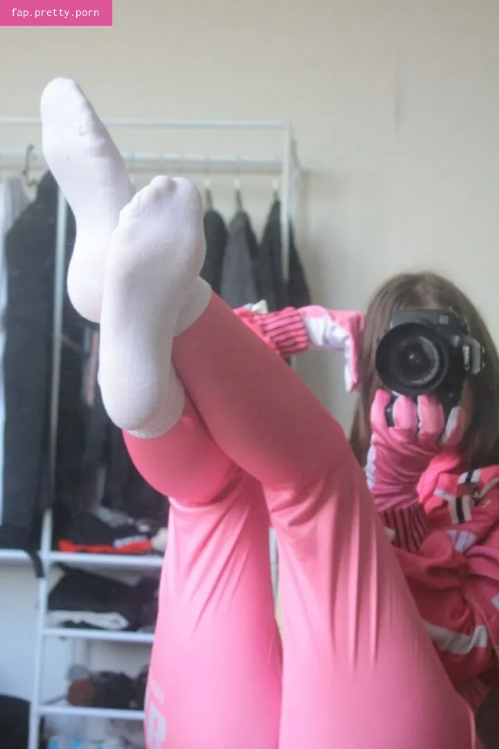 Jules Feet - Photo #26