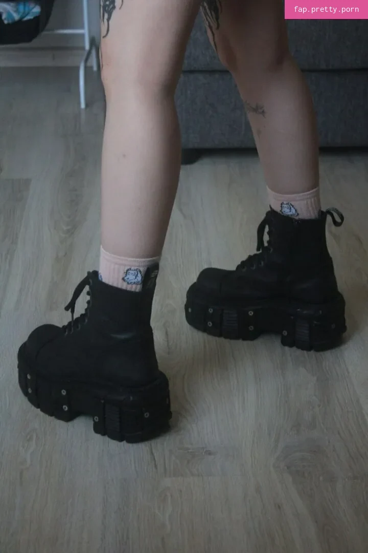 Jules Feet - Photo #63