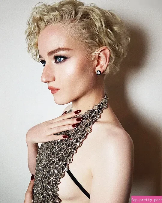 Julia Garner - Photo #62