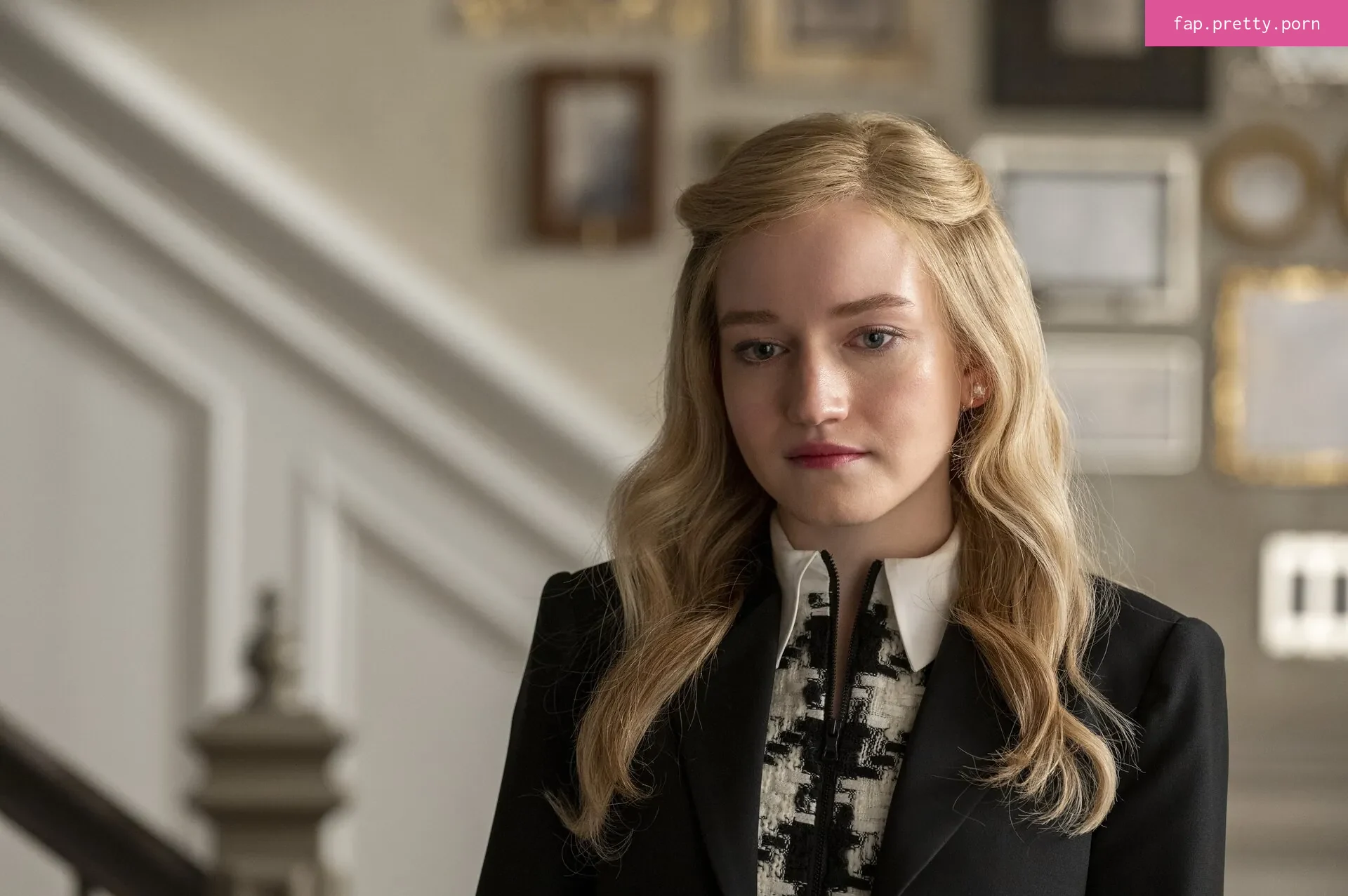 Julia Garner - Photo #08