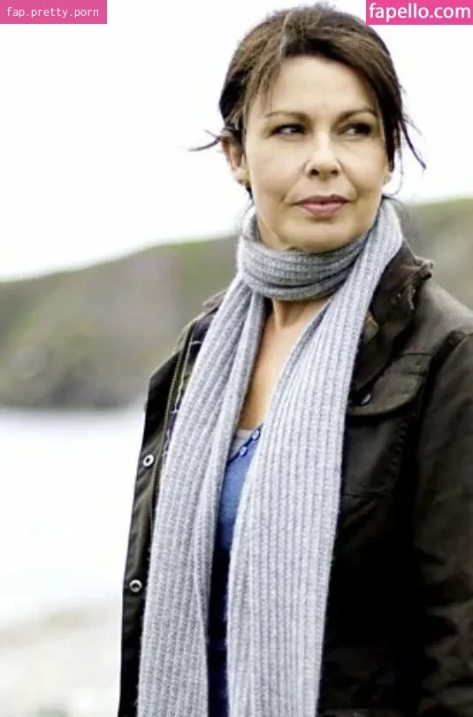 Julie Graham - Photo #11