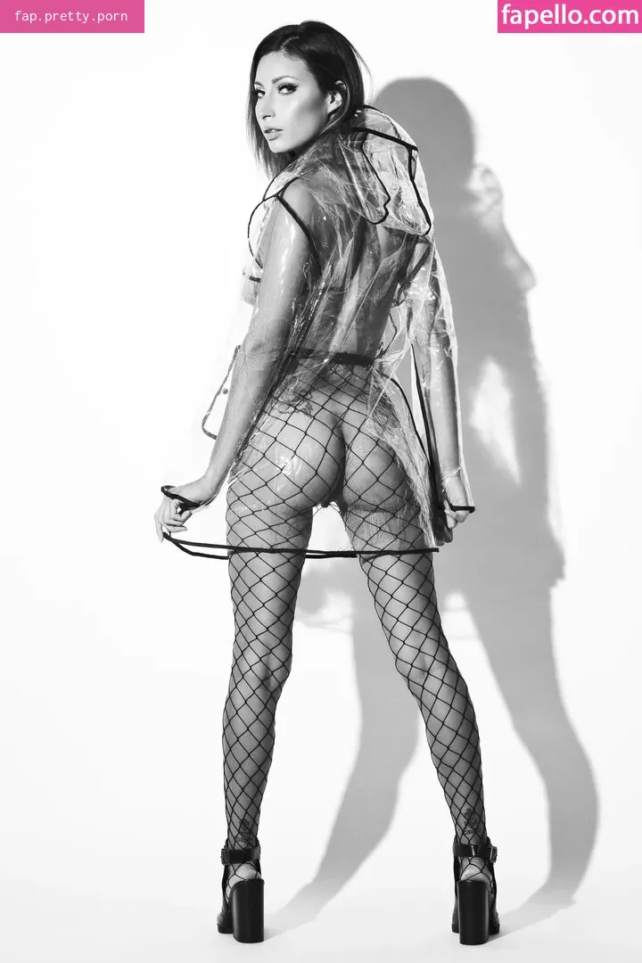 Jade Jantzen - Photo #01