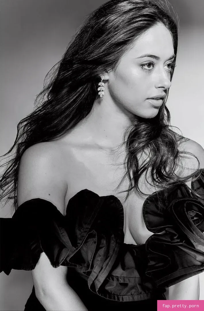 Jeanine Mason - Photo #01
