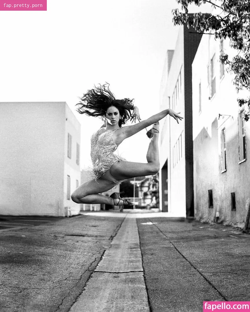 Jeanine Mason - Photo #02