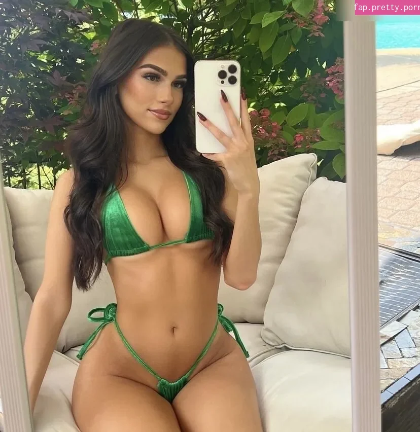 Julia Merekoulias - Photo #37