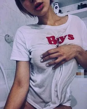Julez Notyourwaifu_6