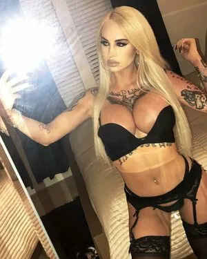Julia Nicoleby