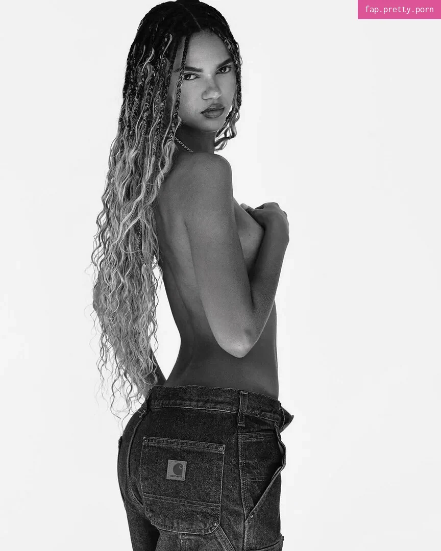Juliana Nalu - Photo #51