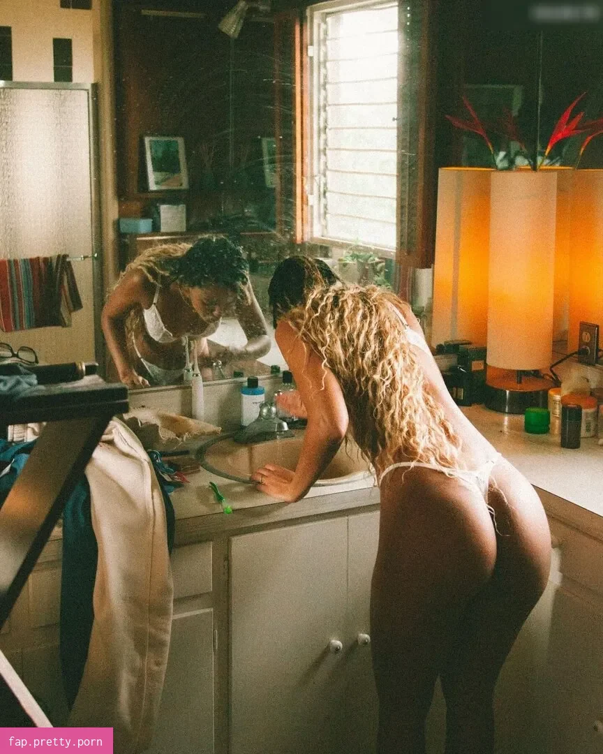 Juliana Nalu - Photo #84