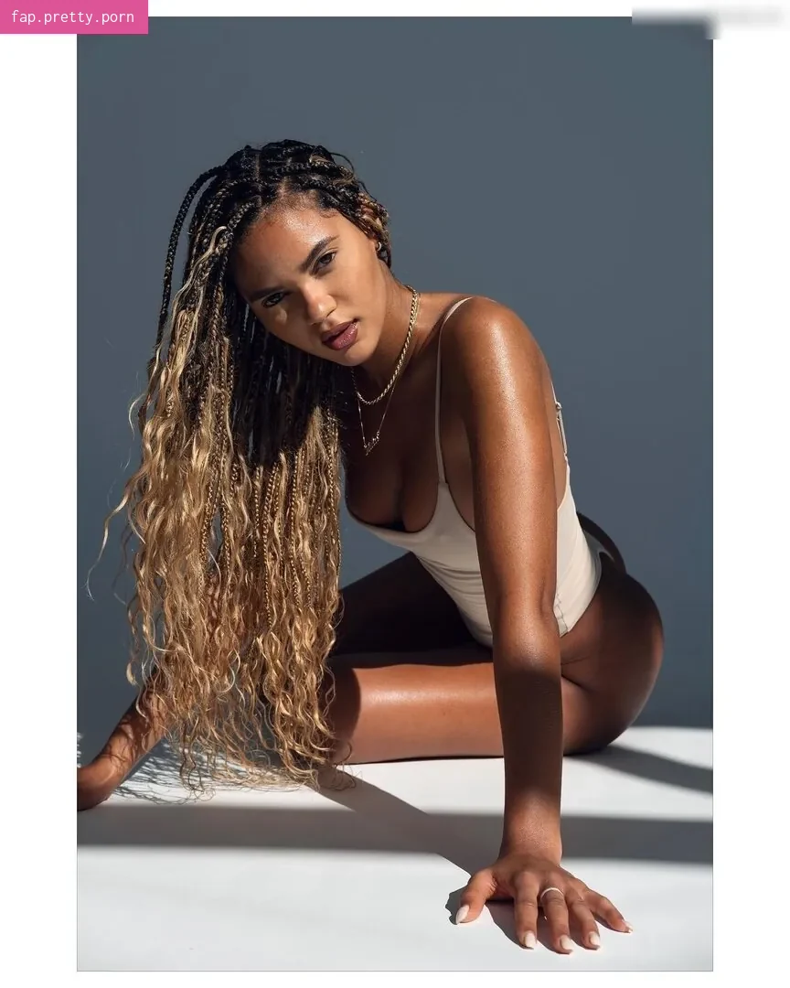 Juliana Nalu - Photo #11