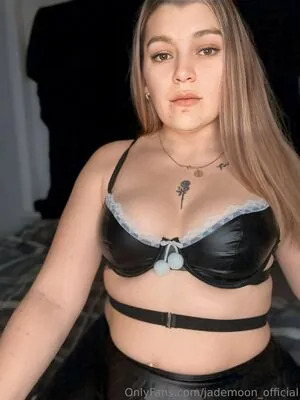 jademoon_official