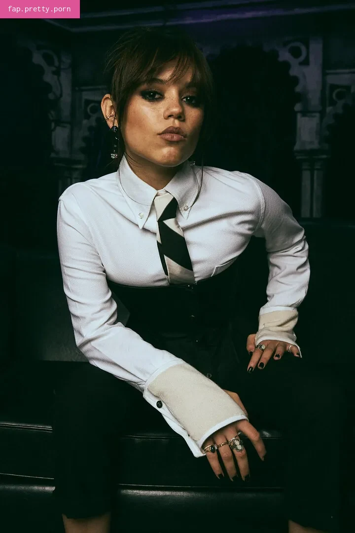 Jenna Ortega - Photo #37