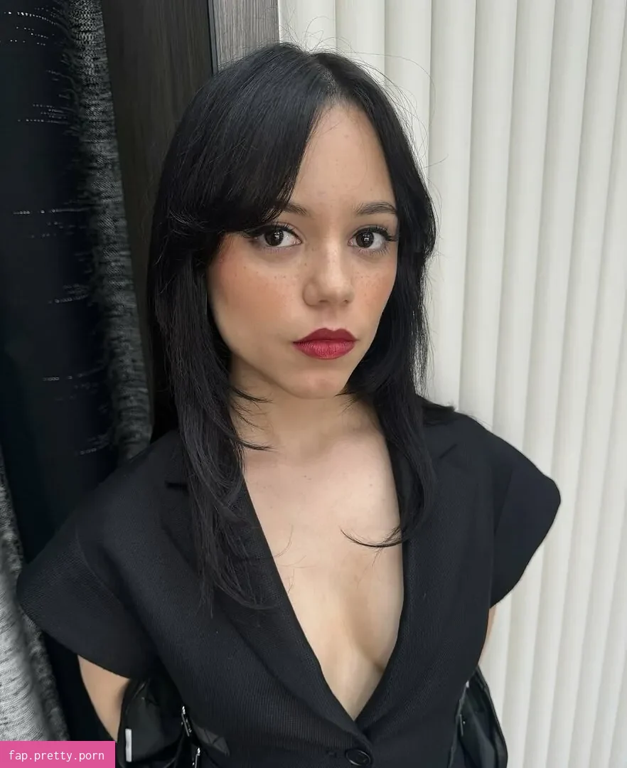 Jenna Ortega - Photo #23