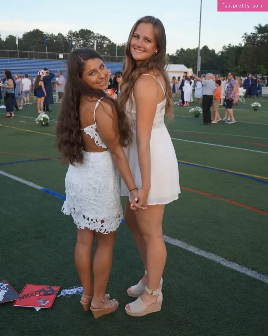 Julia & Olivia - Photo #70
