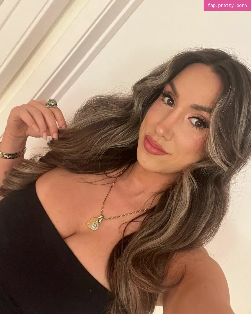 Julie Piraino - Photo #01