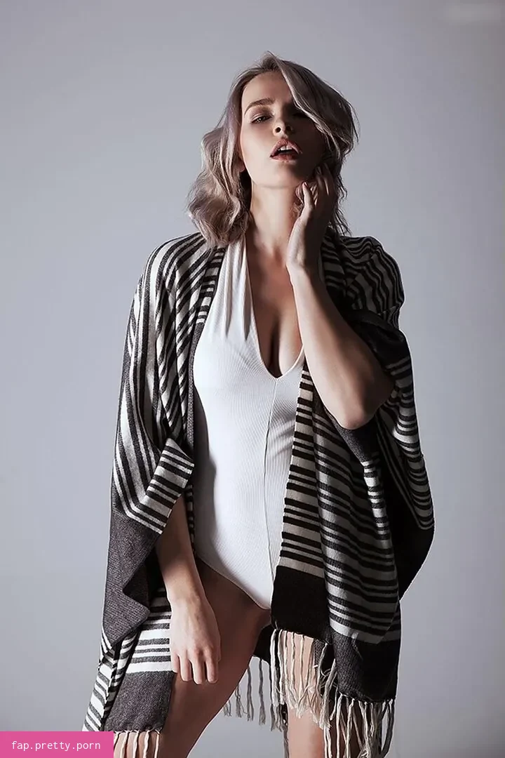 Jana Riva - Photo #05