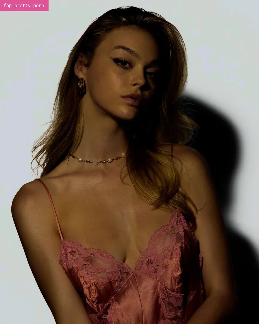 Julia Rilynn Greenhalgh - Photo #03
