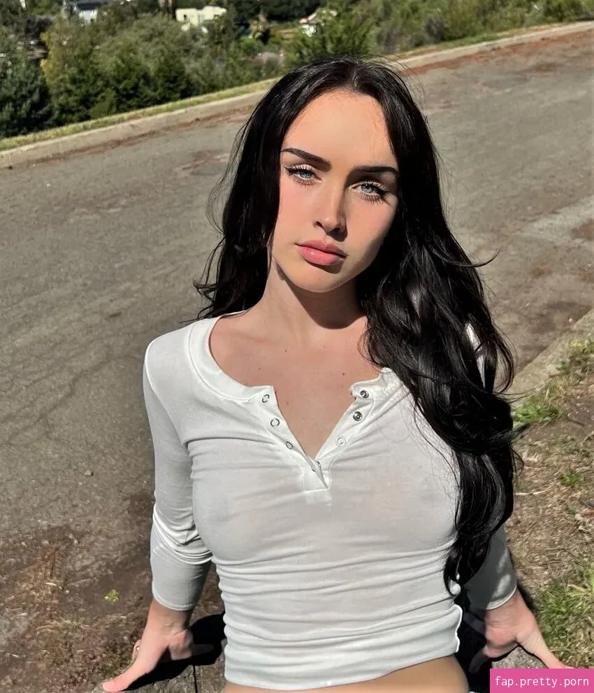Julia Román - Photo #11