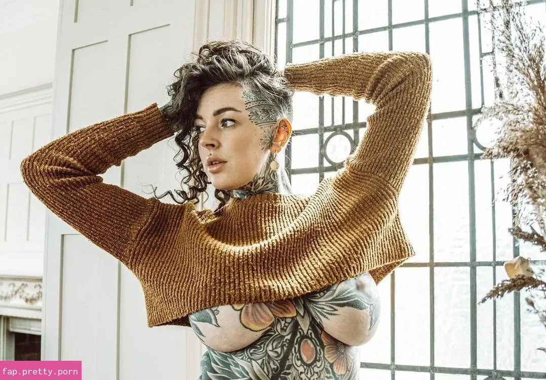Jessica Surch - Photo #01