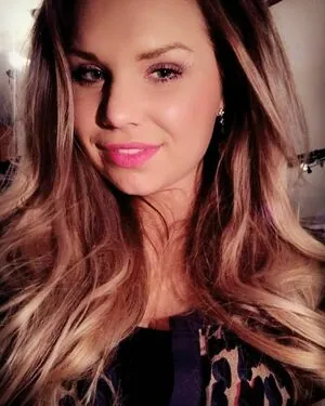 Joyce Straten