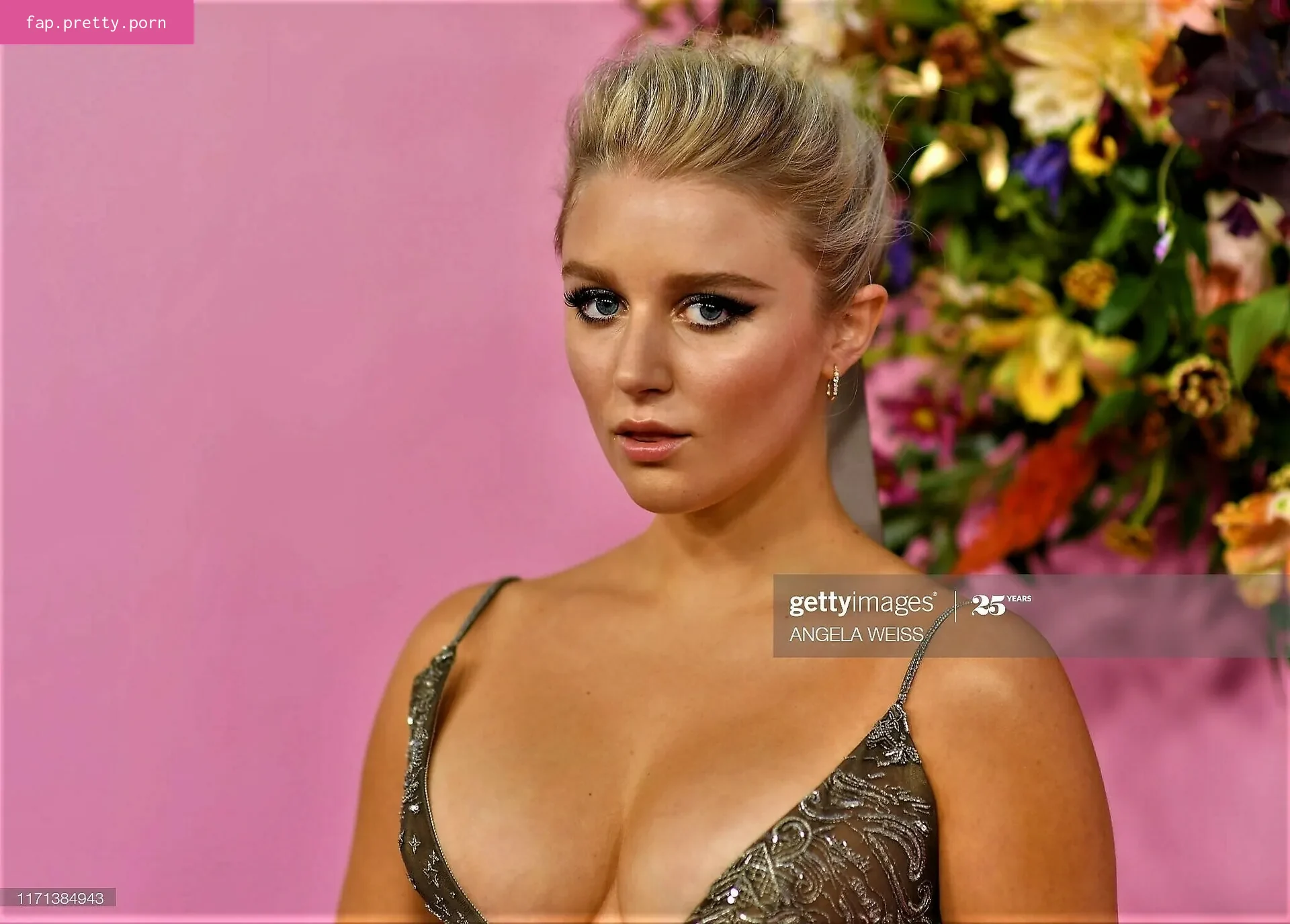 Julia Schlaepfer - Photo #15