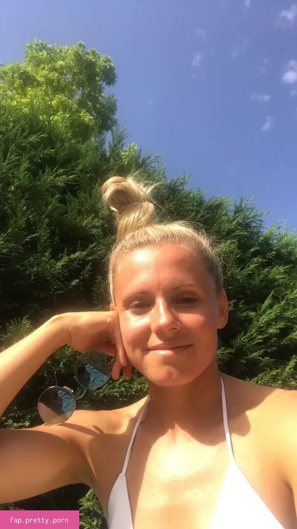 Julia Simic - Photo #06