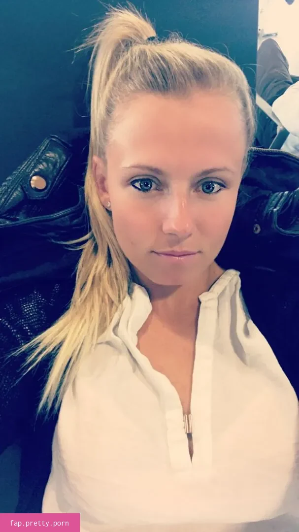 Julia Simic - Photo #15