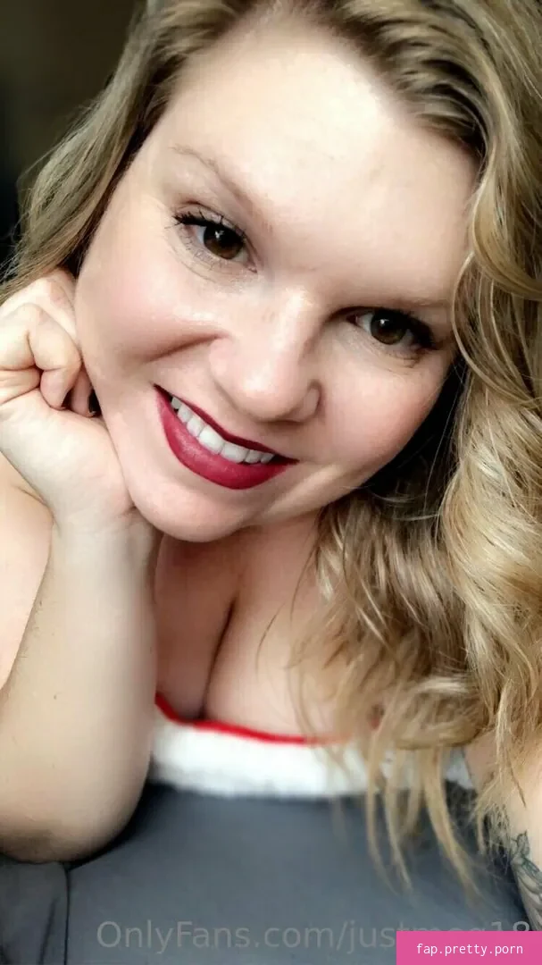 justmeg18 - Photo #01