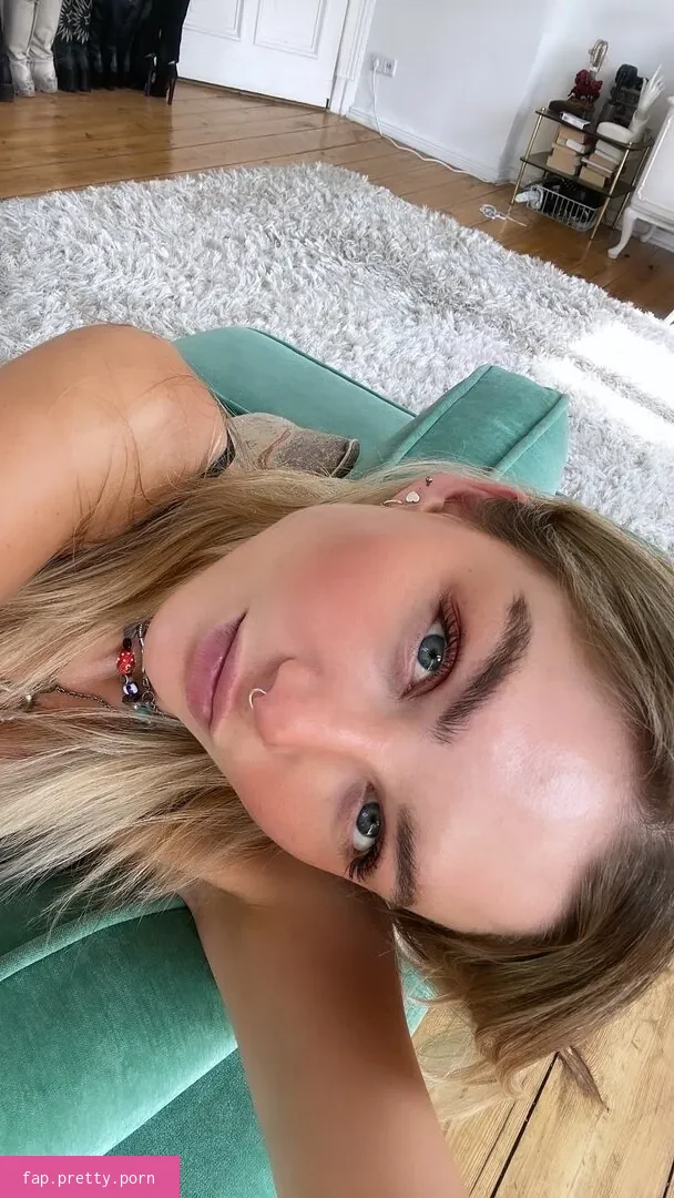 Julia Wulf - Photo #19
