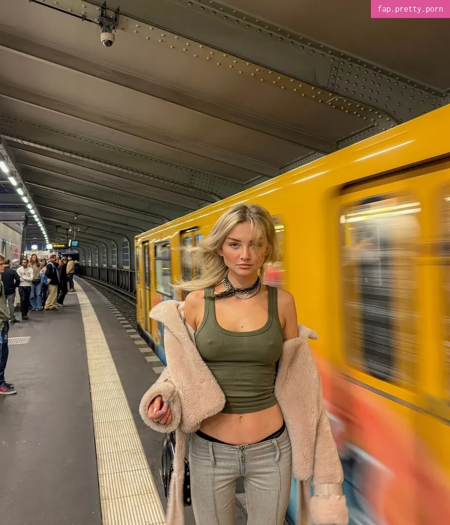 Julia Wulf - Photo #75