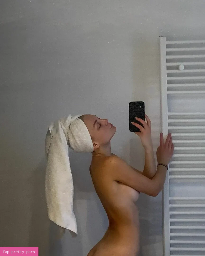 Julia Wulf - Photo #34