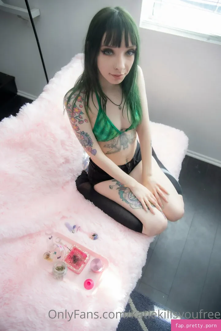 katiekillsyoufree - Photo #16
