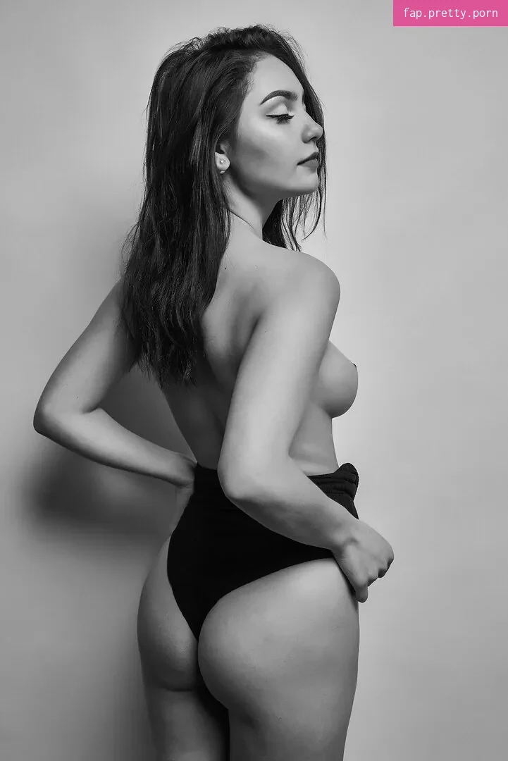 Kristina Azaronak - Photo #08