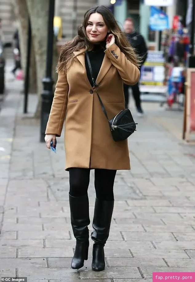 Kelly Brook - Photo #95
