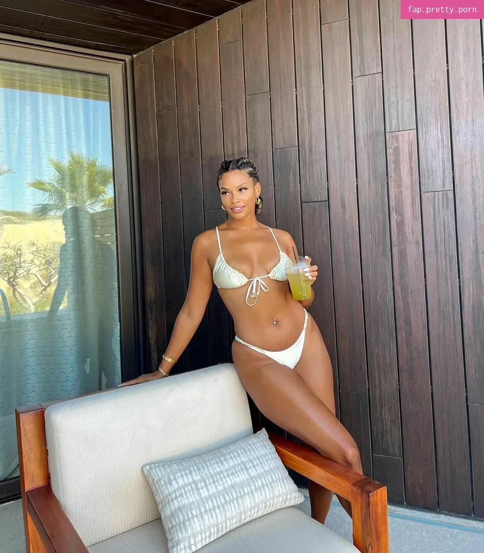 Kamie Crawford - Photo #08