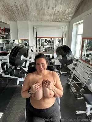 Kcupsbrunette